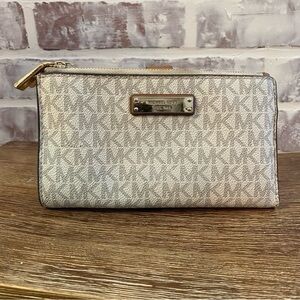 Michael Kors • Adele Logo Smartphone Wallet • Vanilla